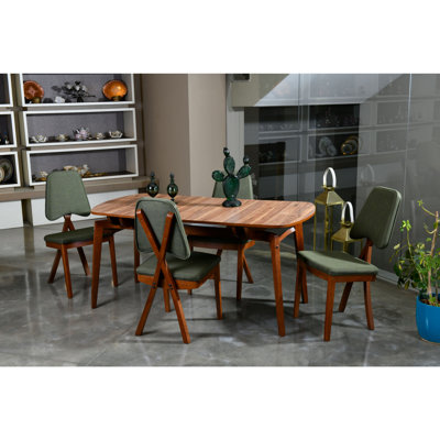 Ensemble repas pour quatre personnes