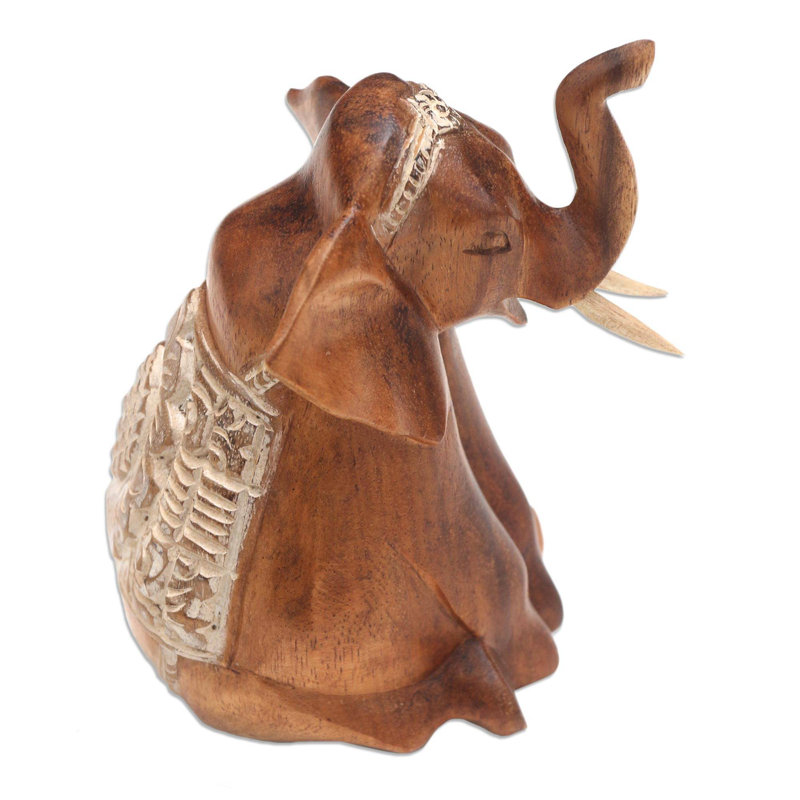 Éléphant assis