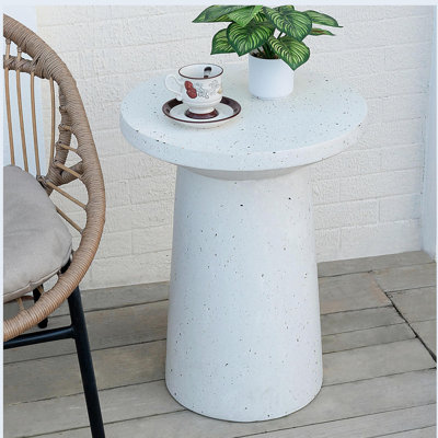 Table d'appoint d'extérieur H 24 po MGO Terrazzo, blanc