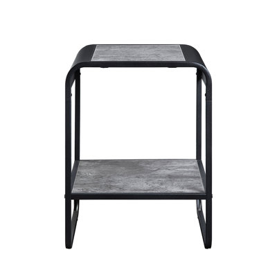 Table de bout avec cadre en métal industriel moderne avec finition gris béton, cadre noir, bords courbés, 1 compartiment ouvert pour le rangement de petits objets, 16 po de profondeur, 18 de largeur, 21 de hauteur et de surface, détails,