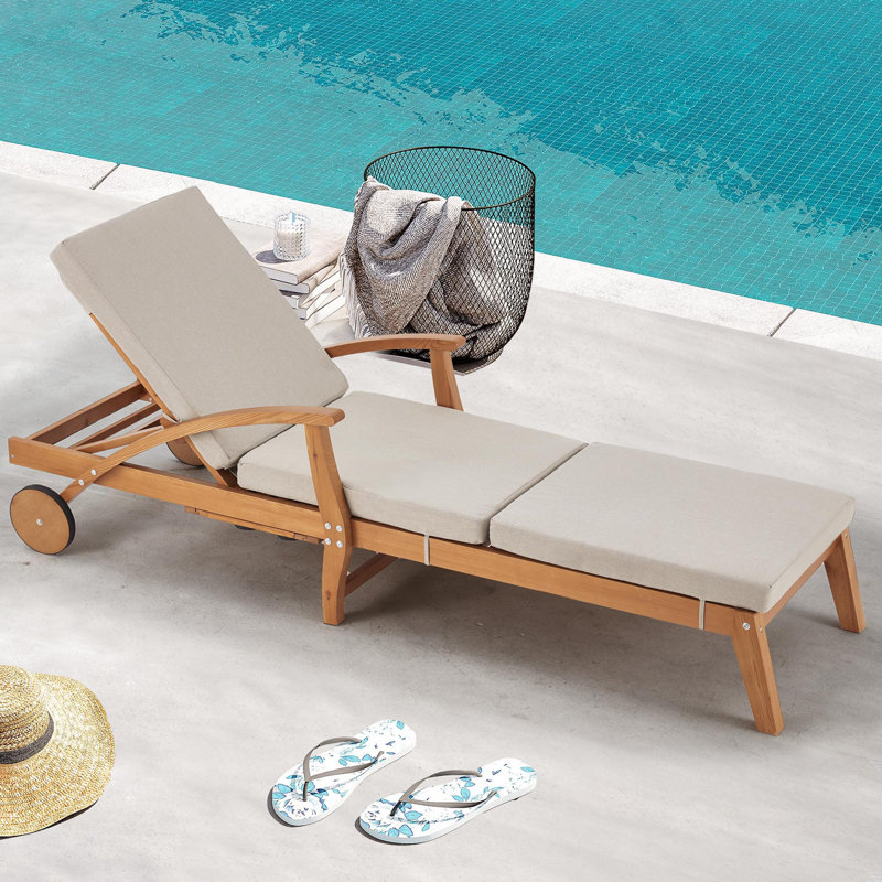 Chaise longue inclinable 82,6 po avec coussins 82,6 po