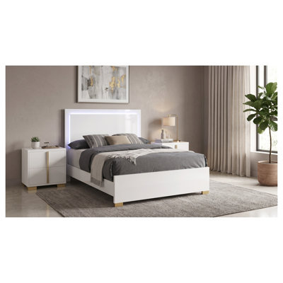 Ensemble de chambre à coucher 3 pièces Josephine White Queen avec tête de lit éclairée par DEL et deux tables de chevet