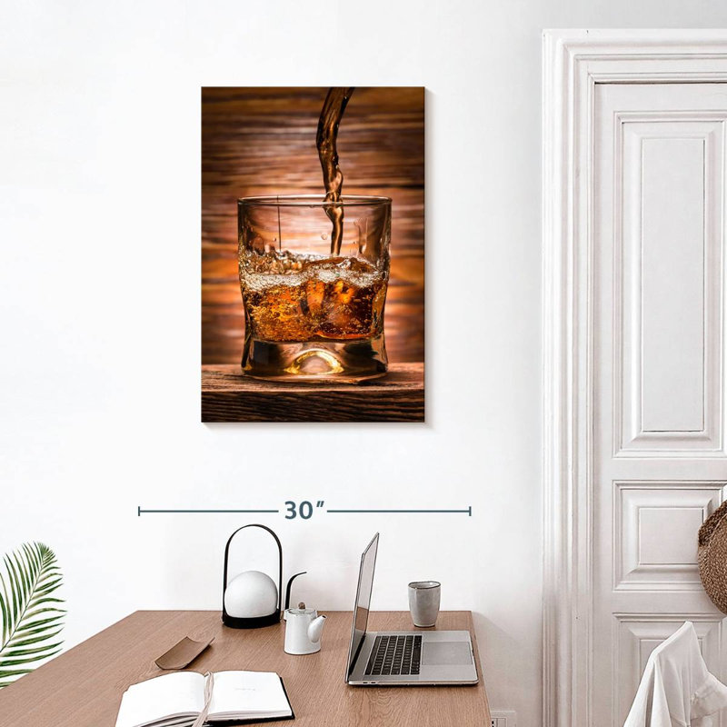 Yarlin whisky coulé sur verre, H 30 po x l 20 po