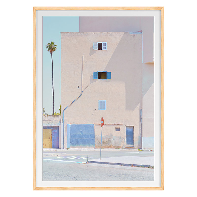 Trois fenêtres par Hulett - Impression sur papier d'une seule photo, Hickory encadré, H 42 po x l 30 po
