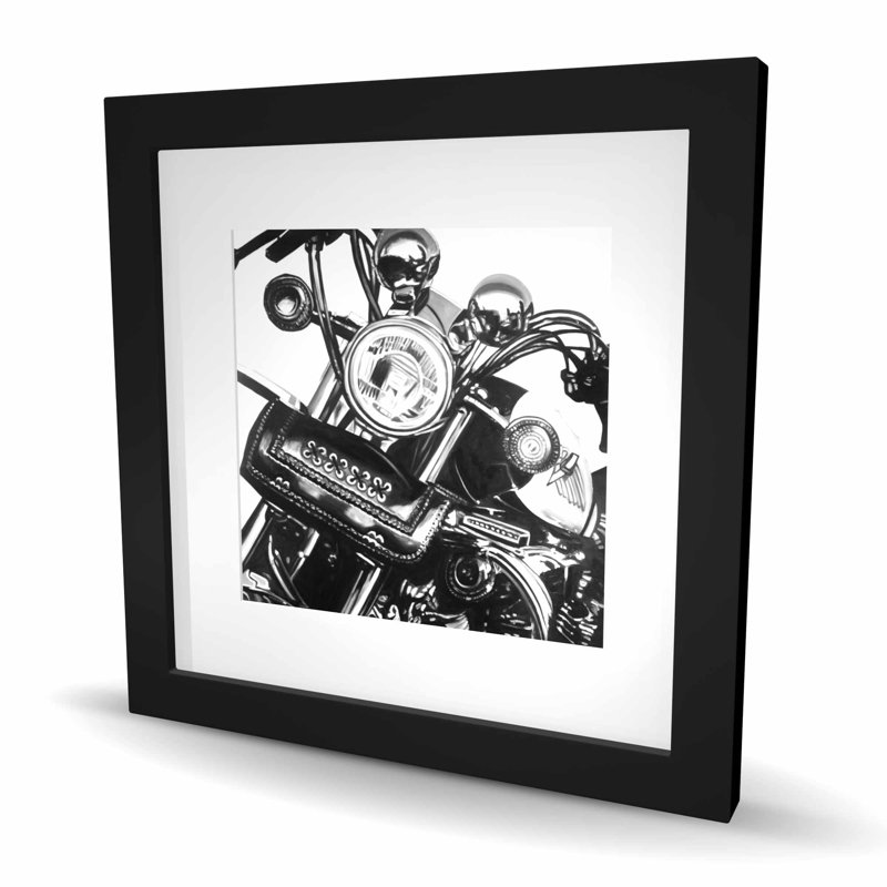 «Realistic Moto - Hyperrealist Man Cave», reproduction encadrée