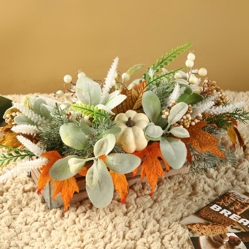 Décoration automnale en pot pour table basse, salle à manger, bureau ou cuisine (D) : baies d’eucalyptus, citrouilles, oreilles d’agneau, feuilles, fleurs d’automne.