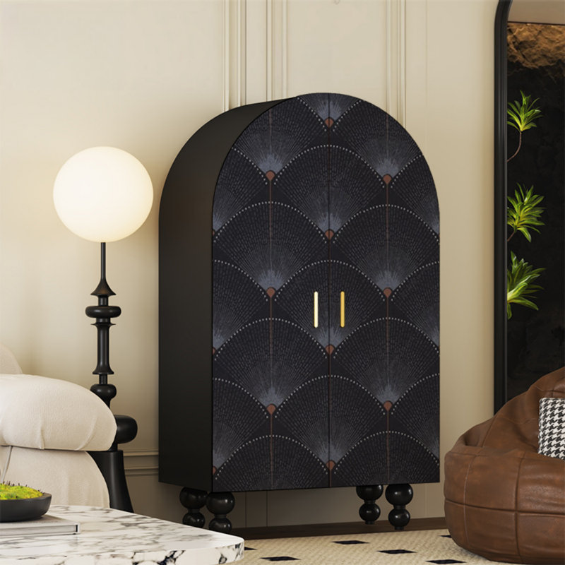 Armoire arquée avec tablettes et portes