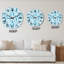 Horloge murale à fleurs bleu clair sur fond blanc-1950824436
