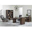 Fauteuil pivotant inclinable manuel en cuir avec repose-pieds de 33,5 po de large Carolynn-202906458