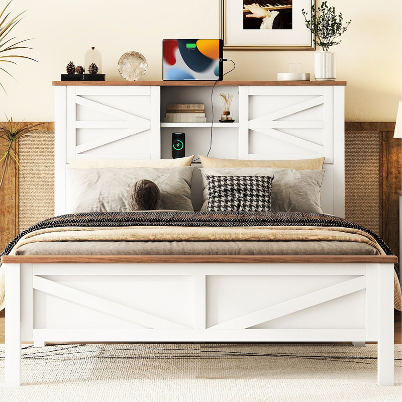 Lit plateforme rustique pleine grandeur avec porte de grange coulissante double et accessoire de chargement, lattes de bois supportées, blanc et support, blanc et brun