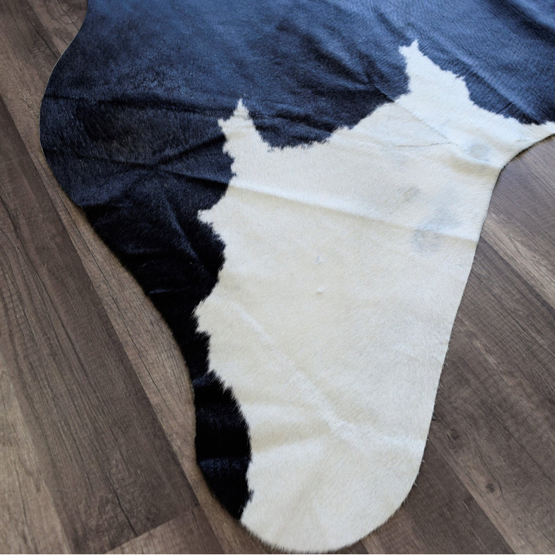 Tapis contemporain en peau de vache noir 17, Nouveauté : 5 pi x 6 pi 6 po
