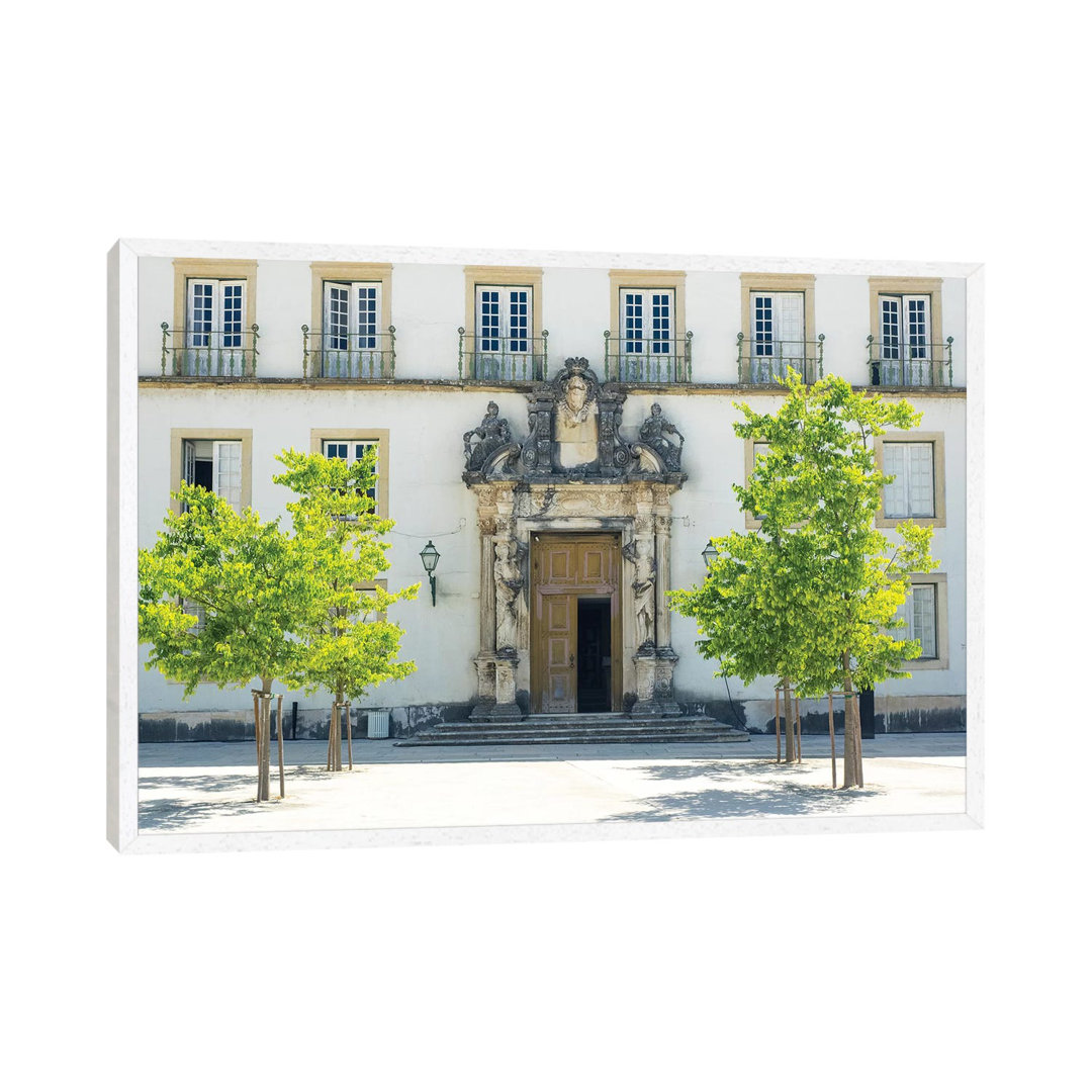 Eingang zur alten Universität von Coimbra mit der Via Latina-Kolonnade