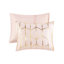 Édredon très grand rosé avec détails métalliques et taie décorative avec coussins décoratifs géométriques-125962639-125962643
