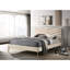 Tête de lit beige de style moderne Mid-Century avec pieds dorés et finition dorée-423840454