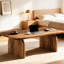 Table d'ordinateur spacieuse en bois brun au look moderne et facile à assembler, idéale pour les environnements de bureau.