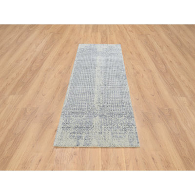 Tapis de couloir oriental gris 2 pi 6 po x 8 pi effilé transitionnel ton sur ton, jacquard en laine et soie à base de plantes, tissé à la main 5D3AC1EBDCD843B2ACAF2B3175DC8DCE