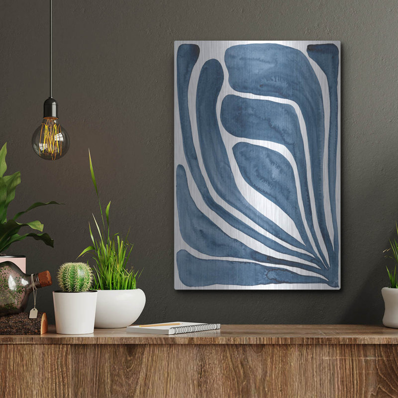 «Blue Stylized Leaf I» par Regina Moore, art mural en métal, H 16 po x l 12 po