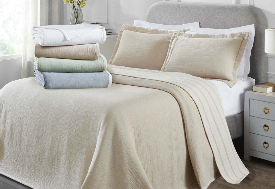 Coverlets, Quilts & Comforters