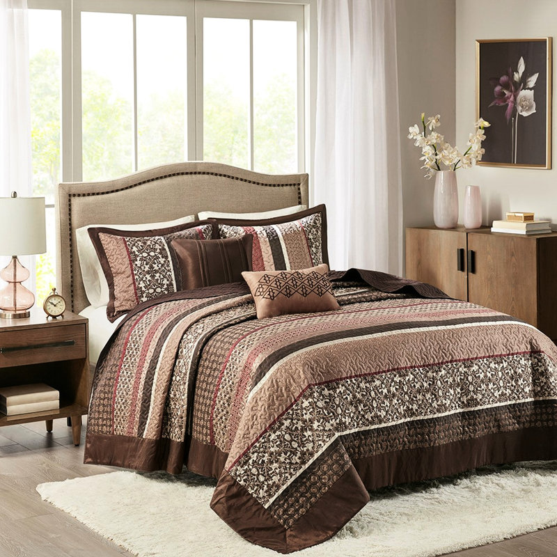 Literie traditionnelle rouge avec courtepointe et coussins 5 pièces, broderie double / grand