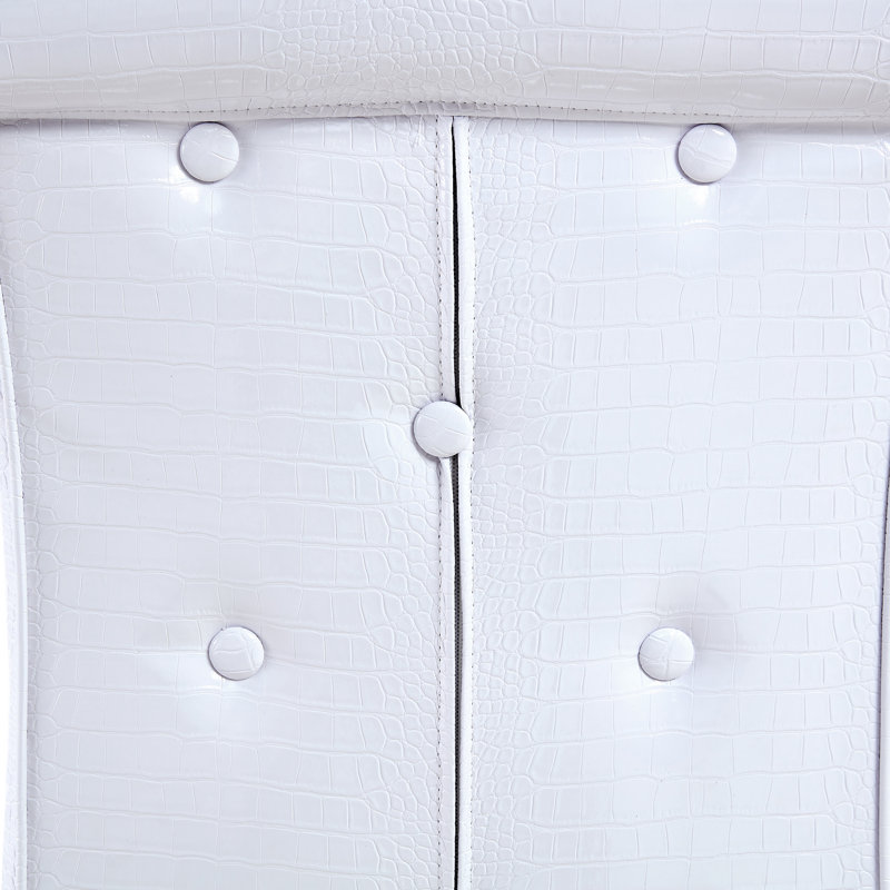 Élégantes chaises de salle à manger blanches et dorées avec un design en cristal rétro, idéales pour la maison et les réceptions