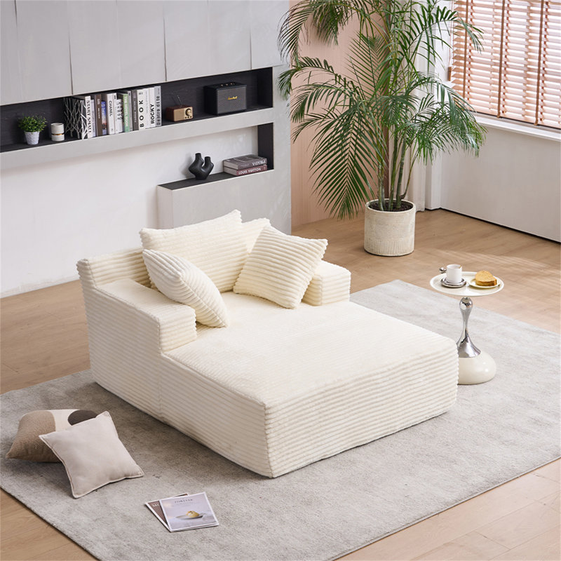 Chaise longue surdimensionnée avec siège profond, canapé-lit convertible et revêtement moelleux pour les espaces de vie modernes.