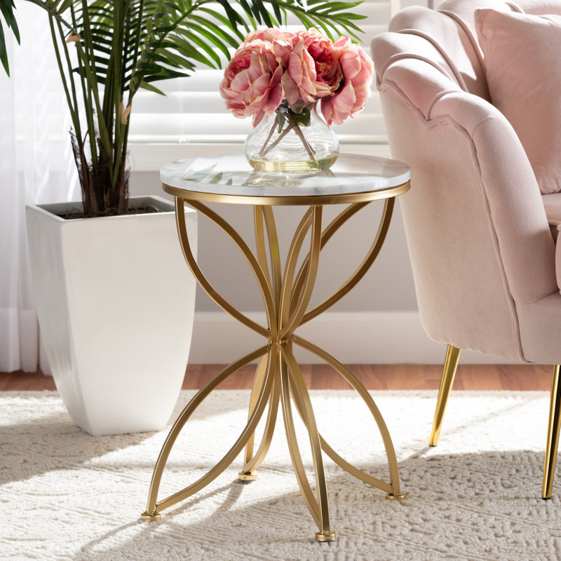 Table de bout en marbre Gateau, en forme de feuille, finition dorée, H 21,97 po x l 15,31 po x P 15,31 po