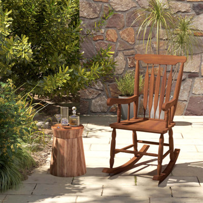 Chaise berçante d'extérieur en bois Outsunny, 350 lb Capacité, dossier haut pour le confort du jardin, du patio et du balcon