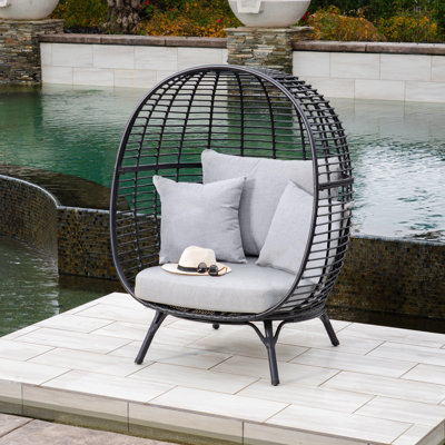 Fauteuil de patio avec coussins Mcfall