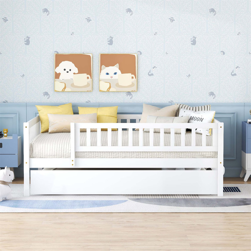 Sturdy  Wood Daybed With Trundle, Fence Guardrails, And Maximized Space For Safety And Comfort, White, Full