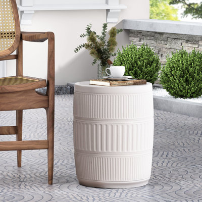 Table de bout en béton cannelé blanc antique - Légère, 15,15 x 15,15 x 17,99, sans assemblage, facile à décorer 15,15 po x 15,15 po x 17,99 po, installation simple