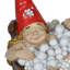 Statue de gnomes solaires dans un bain moussant