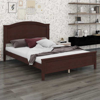 Lit plateforme contemporain avec tête de lit et pieds en lattes de bois
