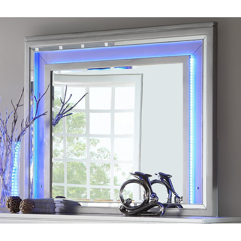 Latosia Bedroom Set with LED lighting, King