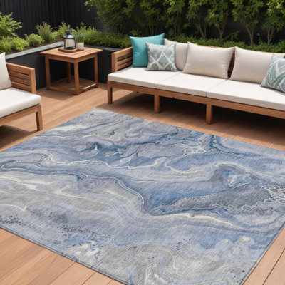 Tapis extérieur lavable abstrait bleu et ivoire 8 pi x 10 pi Denim