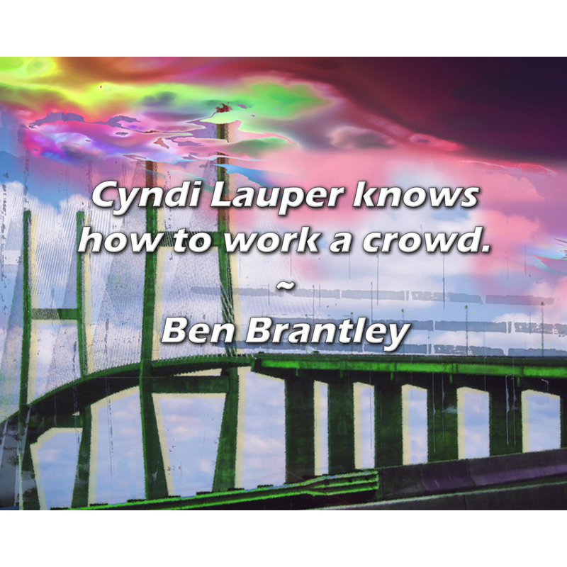 Ben Brantley Citation: Cyndi Lauper sait travailler avec une foule.