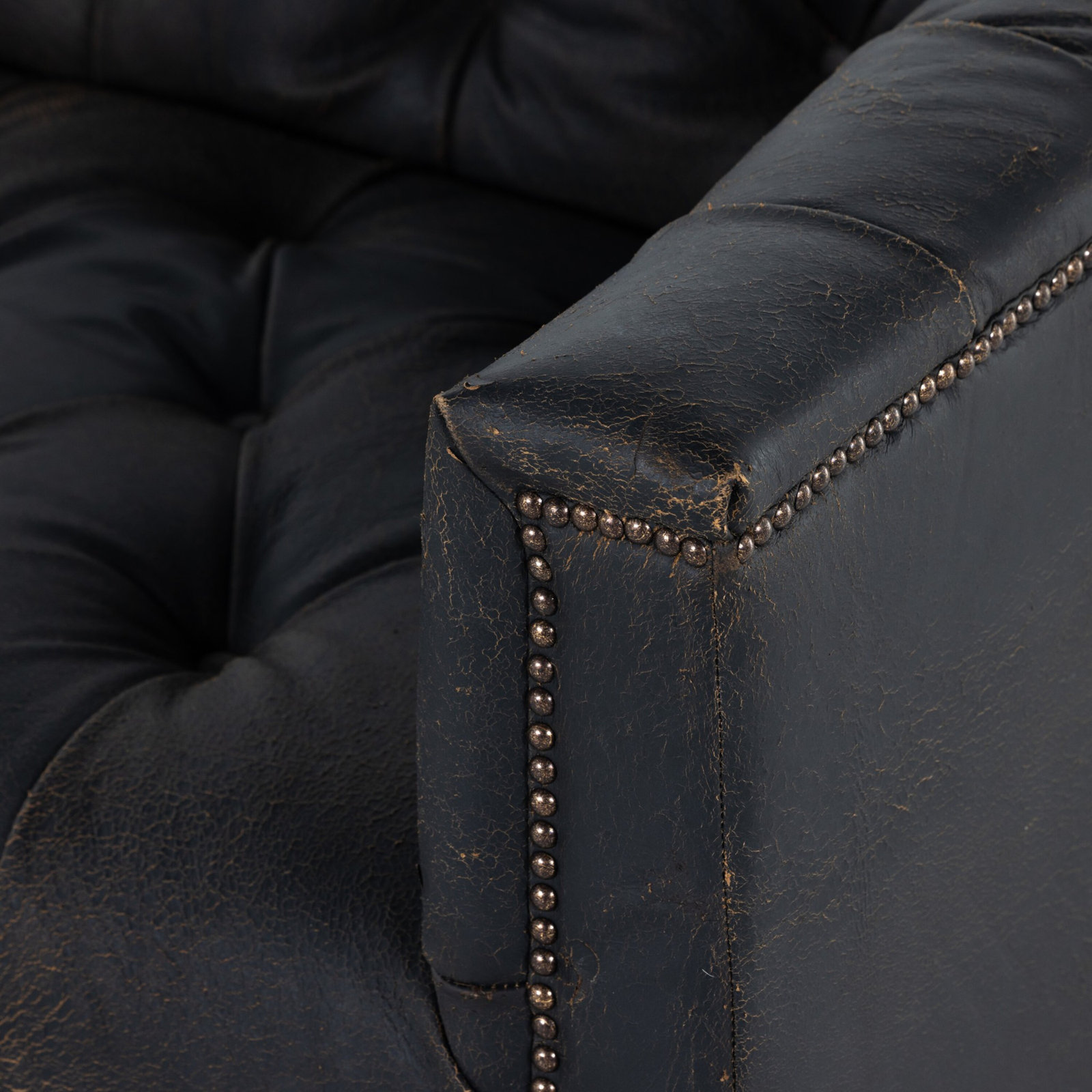 Byer 95'' Upholstered Sofa, Destroyed Black Top Grain Leather, 95"