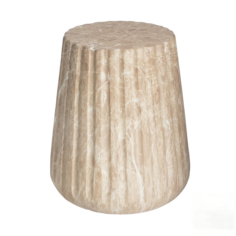 Élégante table d'appoint d'extérieur sculptée Cleme, finition dorée pour un patio ou un jardin durable et élégant, Doré