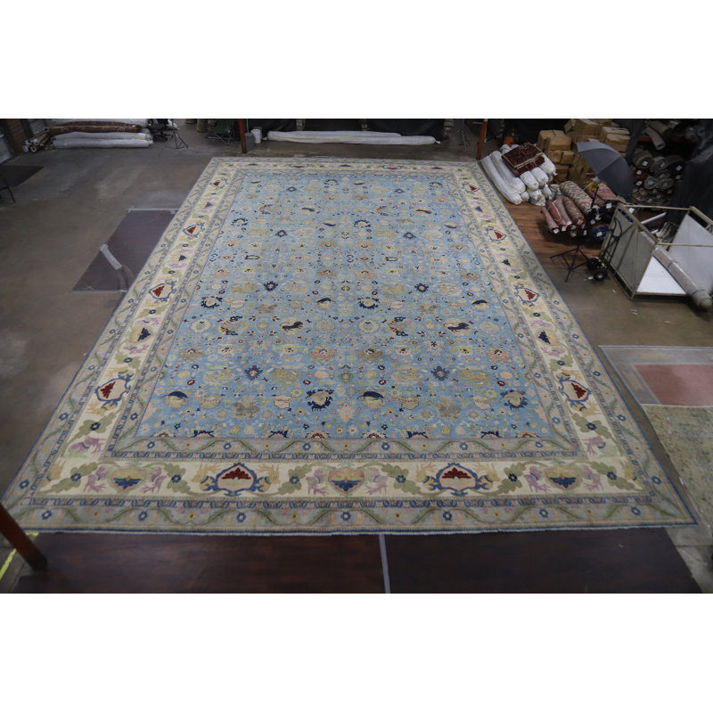 Tapis bleu à motif végétal