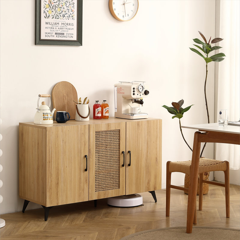 Armoire à trois portes avec filet en rotin naturel - grand espace de rangement, armoire de rangement pour la cuisine. Structure stable et durable, parfaite pour les salons ou les restaurants