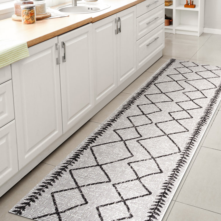 Wilmot Tribal Diamond Trellis Ivory/Black Indoor/Outdoor Rug