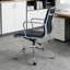 Chaise de bureau en cuir véritable à dossier moyen avec accoudoirs et structure en aluminium-124066461