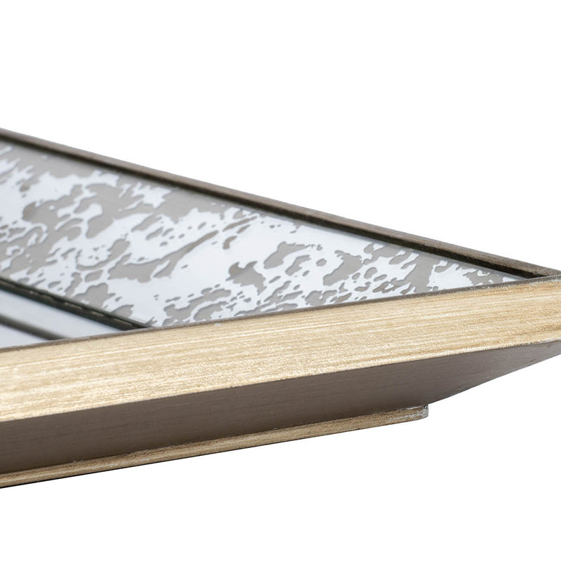 Miroir carré antique argenté avec accents floraux