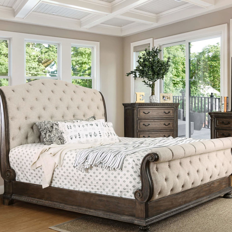 Lit de style très rustique en tissu beige rustique de style oriental, conception contemporaine, structure en bois massif