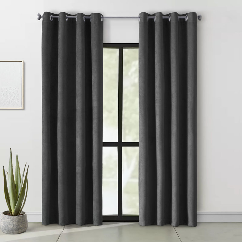 Panneau de rideau occultant Bentleyville Polyester Max, Noir, L 54 po x L 108 po