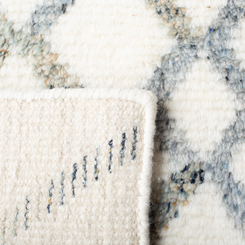 Gladney Hand Knotted Wool/Cotton Southwestern Rug in Ivory, Rectangle 5' x 8'