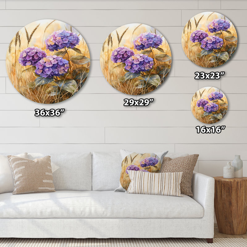 Hortensias dans un champ doré I - décoration murale ronde en métal hydrangées, H 23 po x l 23 po