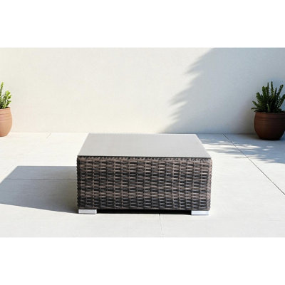 Table basse d'extérieur carrée brune avec plateau en verre trempé, structure en aluminium antirouille, aucun assemblage requis, taille 28 po, poids léger de 20 lb, résistante aux intempéries, terrasse, balcon, surface, toutes saisons