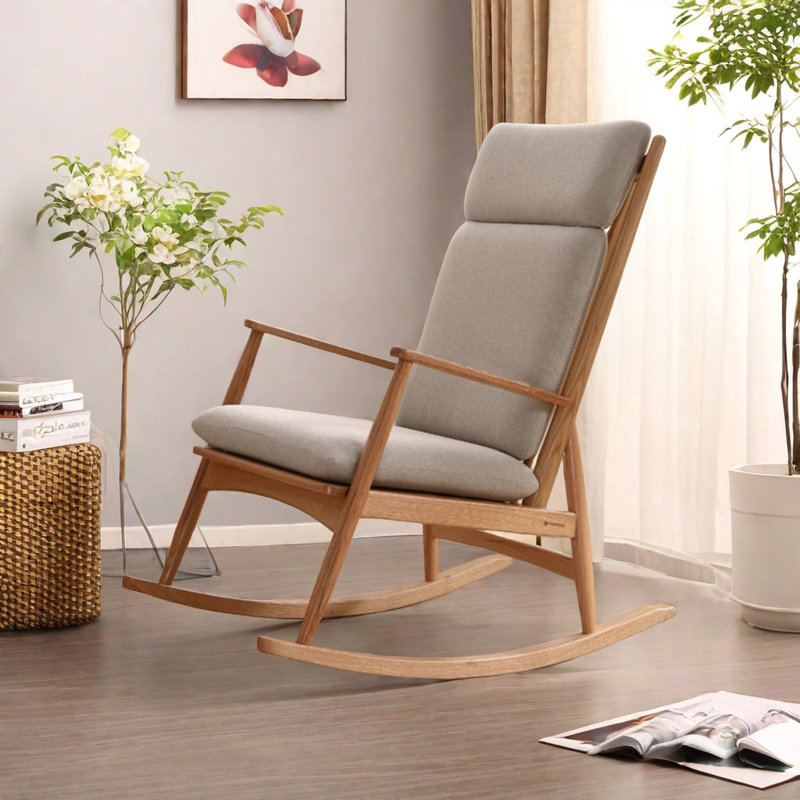 Chaise berçante en bois massif Nordic