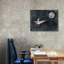  «Papier avion vers la lune» par Rachel Nieman, art mural sur toile, 34 po x 26 po
