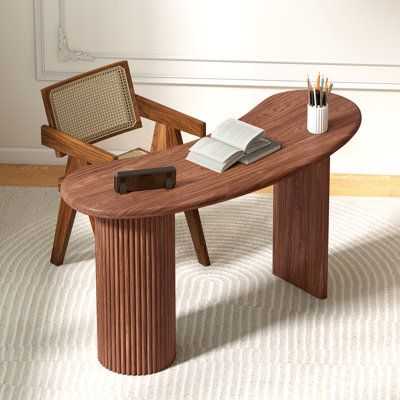 Bureau d'écriture courbé